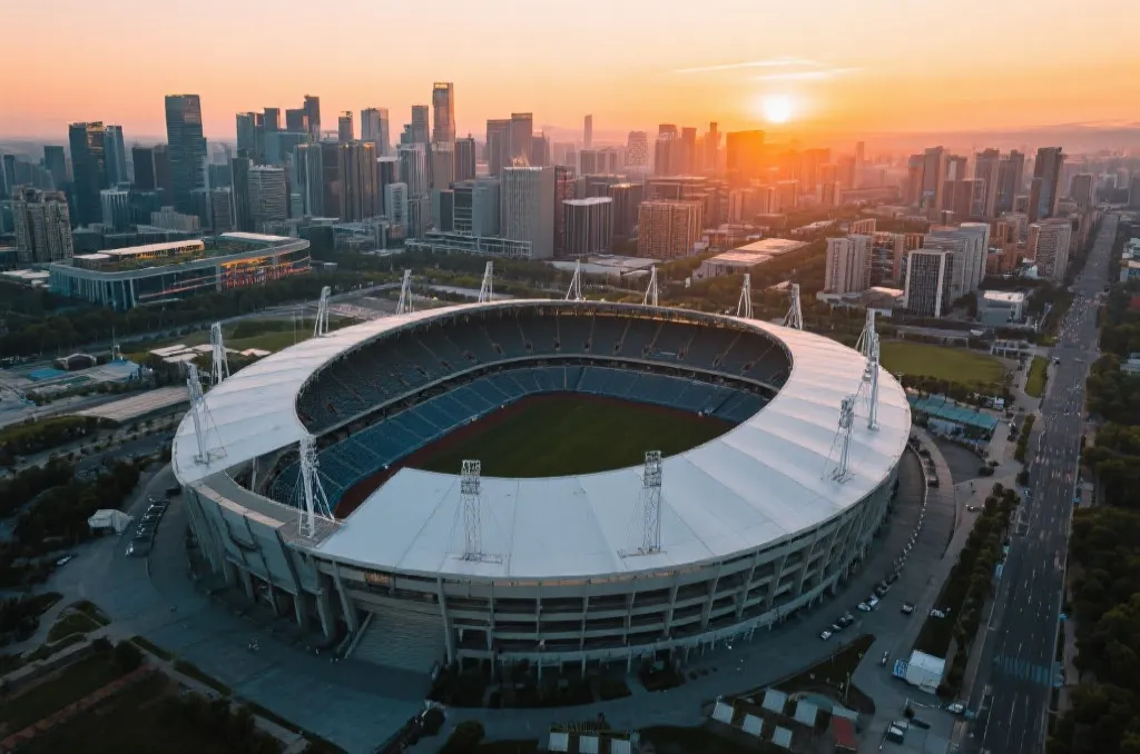 坐落于繁华都市之中的大型足球场航拍远景